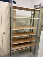 Stabiles Metallregal / Schwerlastregal mit Holzböden