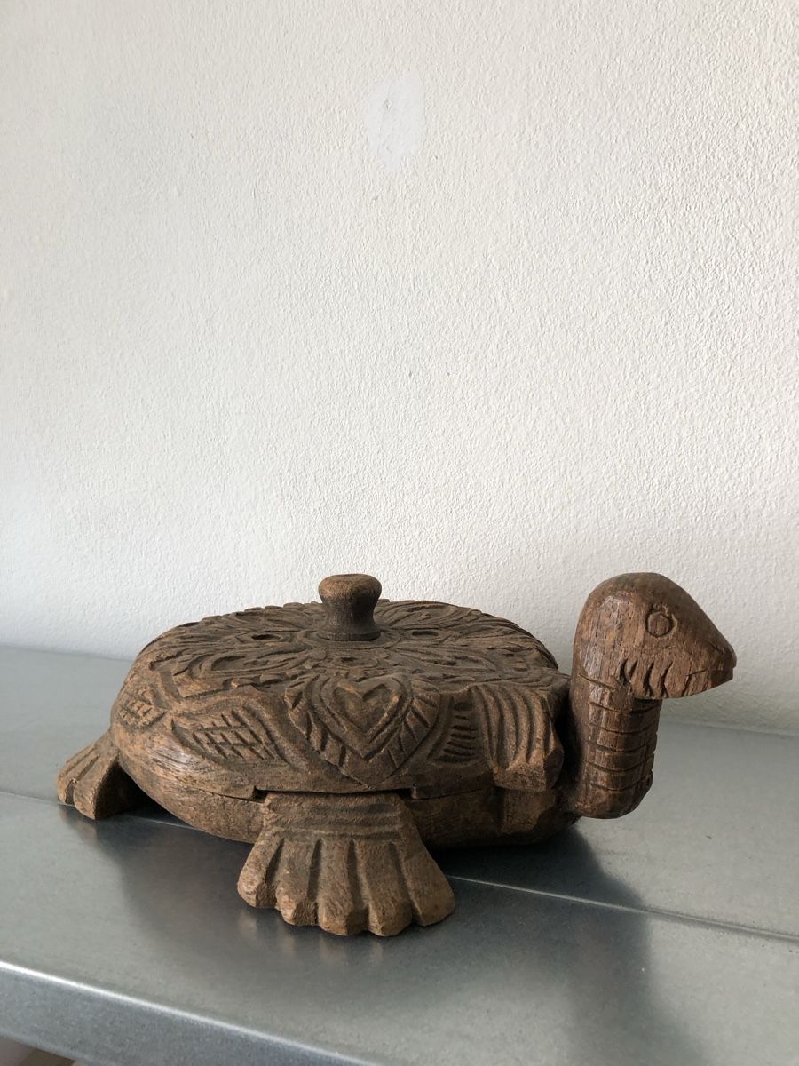Sculture & Statue: Asiatika Volkskunst geschnitztes Schildkrötenobjekt – Usato da Basel venduto da Amechan. 2