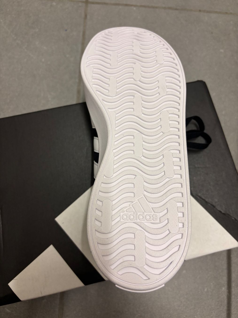 Adidas Herrenschuhe: Adidas Sneakers – Neu und originalverpackt aus Zürich von mc_mike77 5