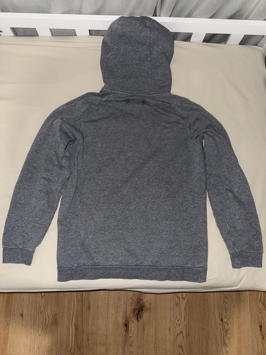 Jordan Maglioni & Felpe: Jordan Kapuzenpullover grau Grösse S – Usato da Villaz-St-Pierre venduto da AuctionWonFor3 3