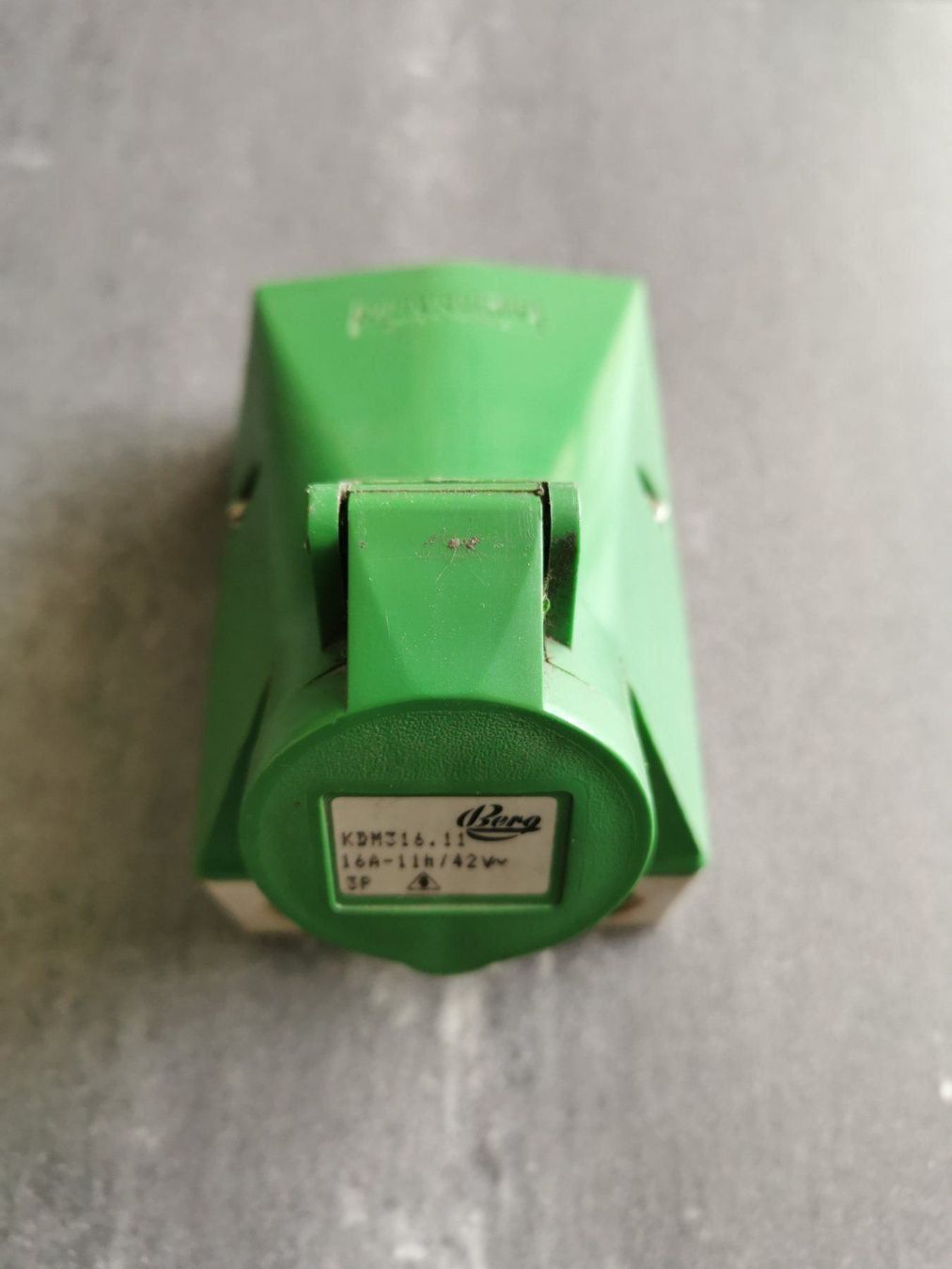 Stecker: Steckdose Mennekes 16A, 3P, 42V – Gebraucht aus Ins von joojooo