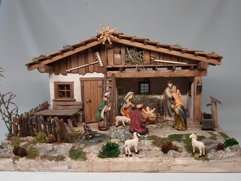 KRIPPENSTALL Weihnachtskrippe Handgefertigt mit Figuren 07 Kaufen