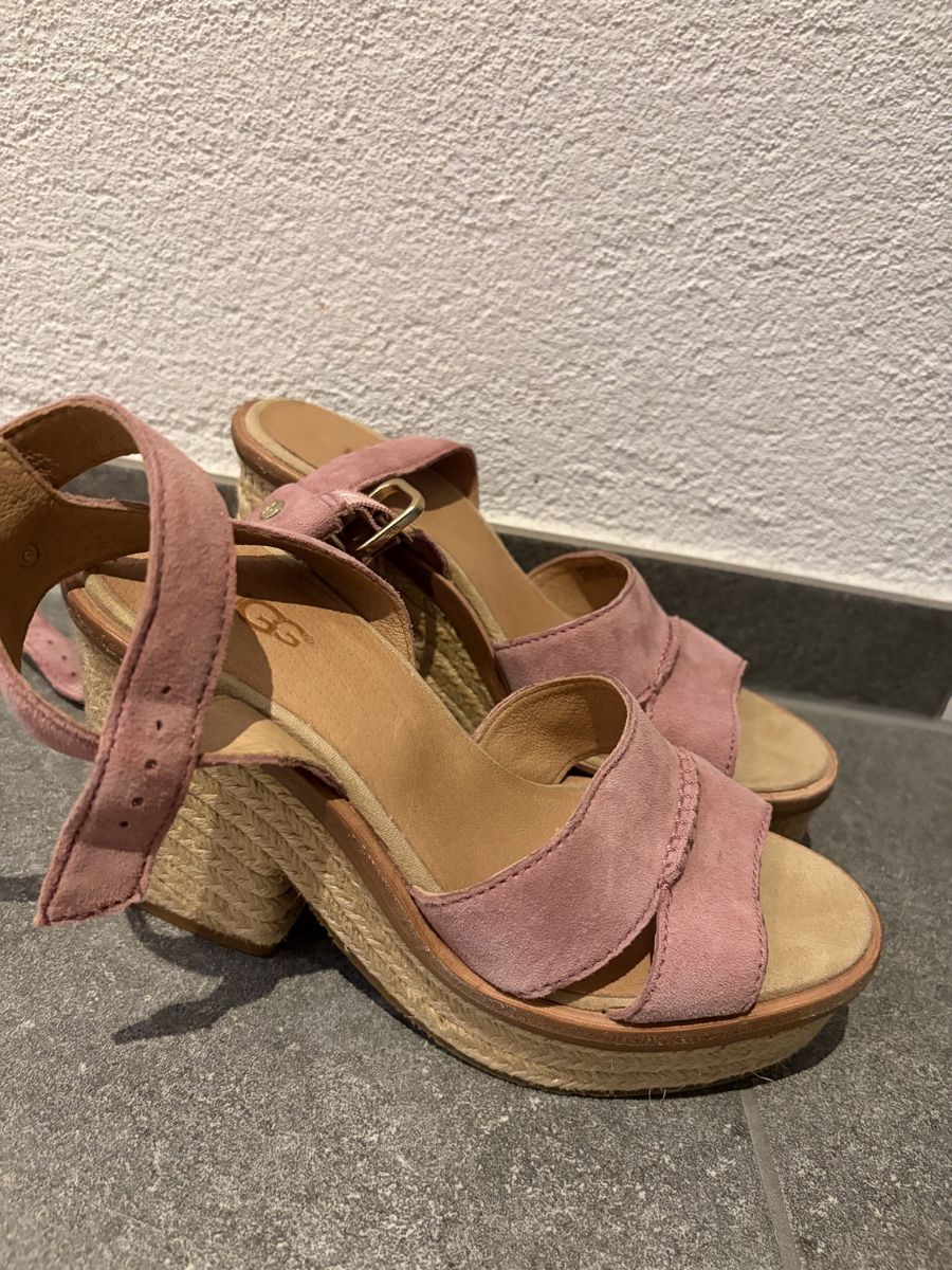 Ugg Damenschuhe: UGG Sandalen mit Absatz – Neu (gemäss Beschreibung) aus Staufen von SilveRain
