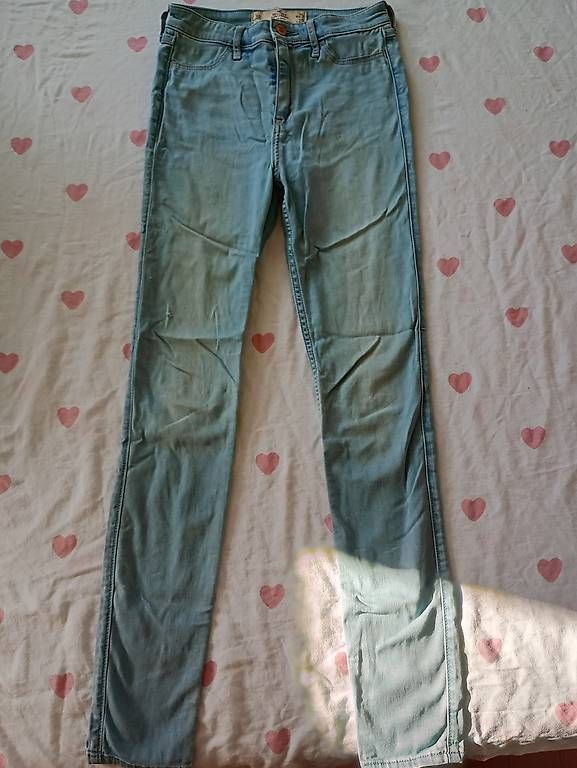 Hosen: Hollister Hose alt – Gebraucht aus Gelterkinden von leo_9z8m