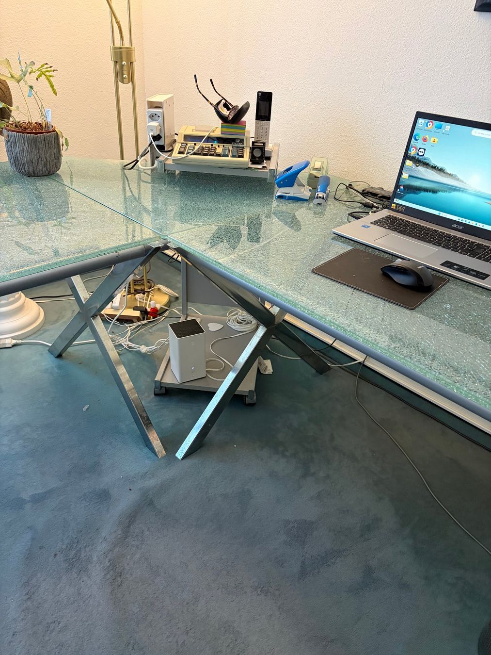 Pfister Schreibtische: Schreibtisch 3-teilig Crash-Glas – Gebraucht aus Zuerich von Daniel020 1