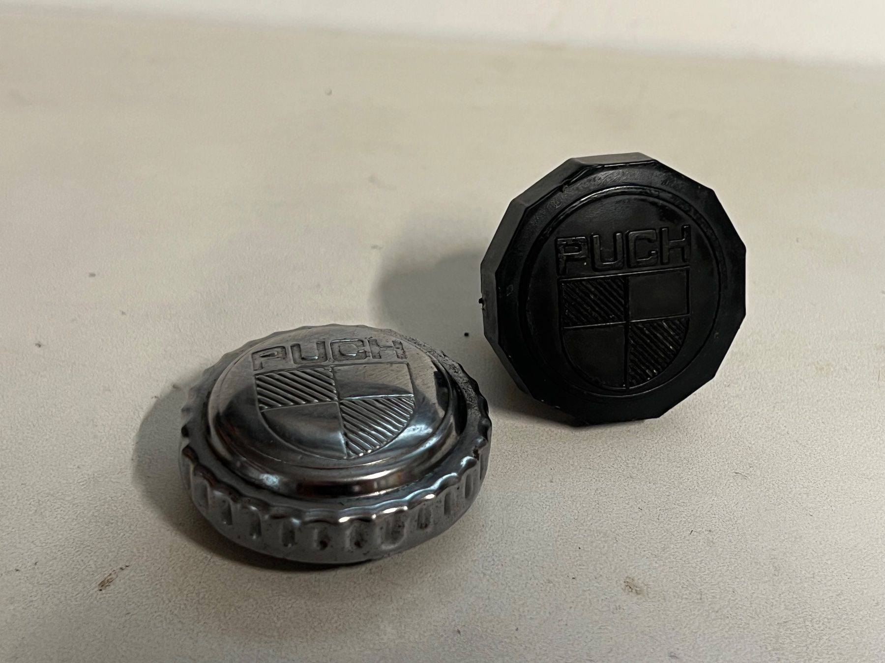 Puch Mofa-Ersatzteile: 2x Puch Maxi X30 Tankdeckel original – Gebraucht aus Steffisburg von FlorianJohner