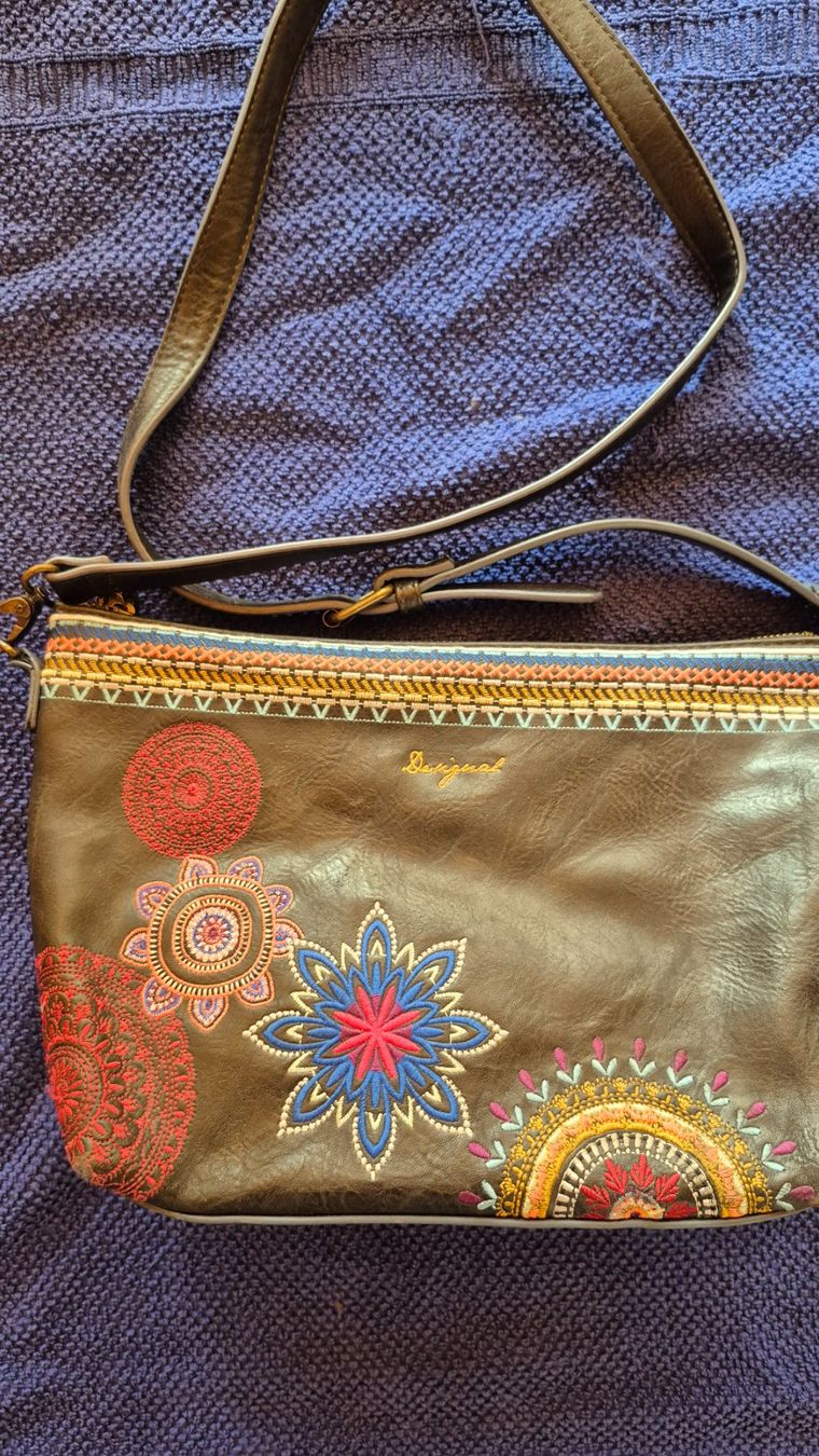 Desigual Borse da donna: Handtasche Desigual – Usato da Liestal venduto da Sigold