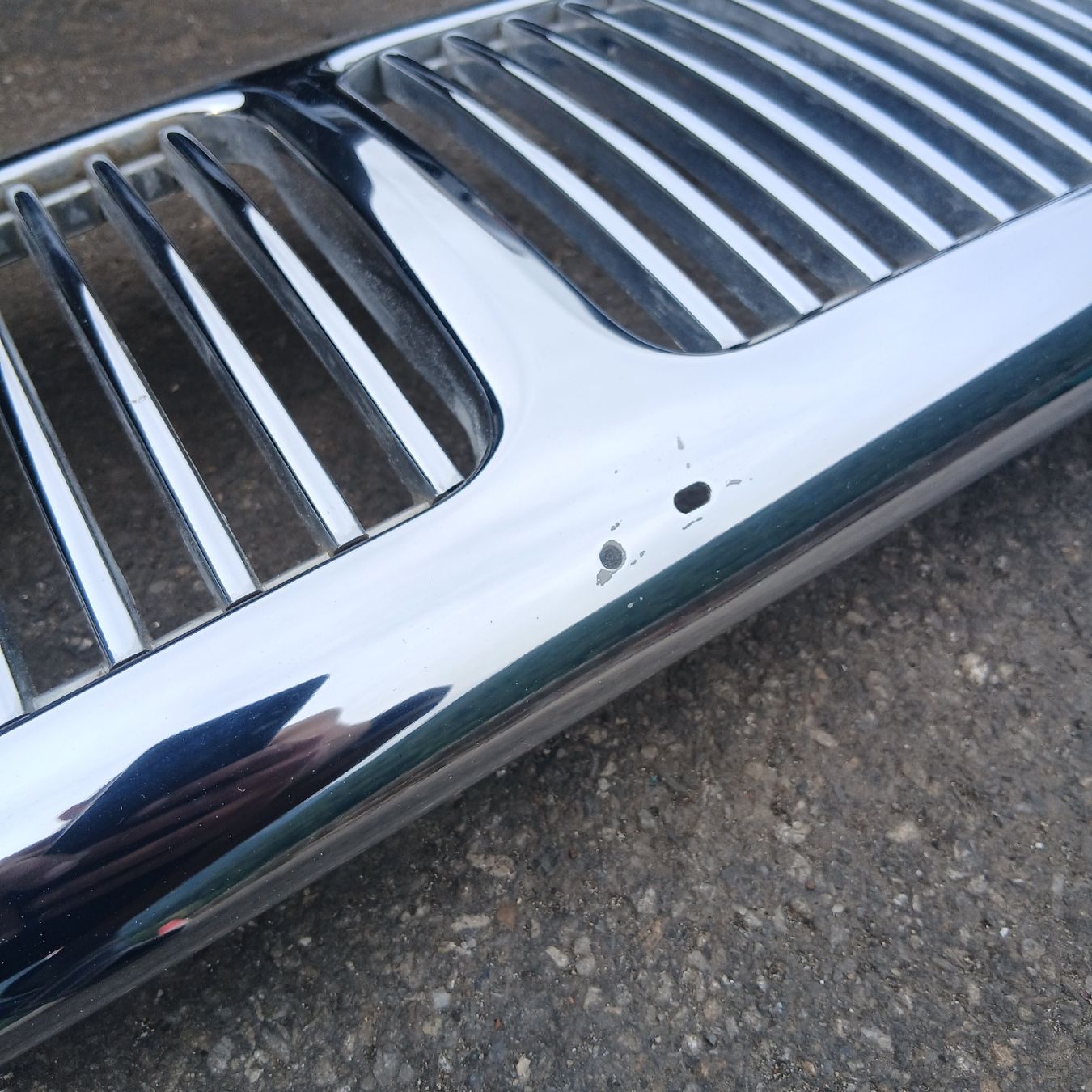 Jaguar Tutti pezzi di ricambio auto: Calandre Jaguar XJ6 X300  – Usato da la heutte venduto da Auto-stock 1