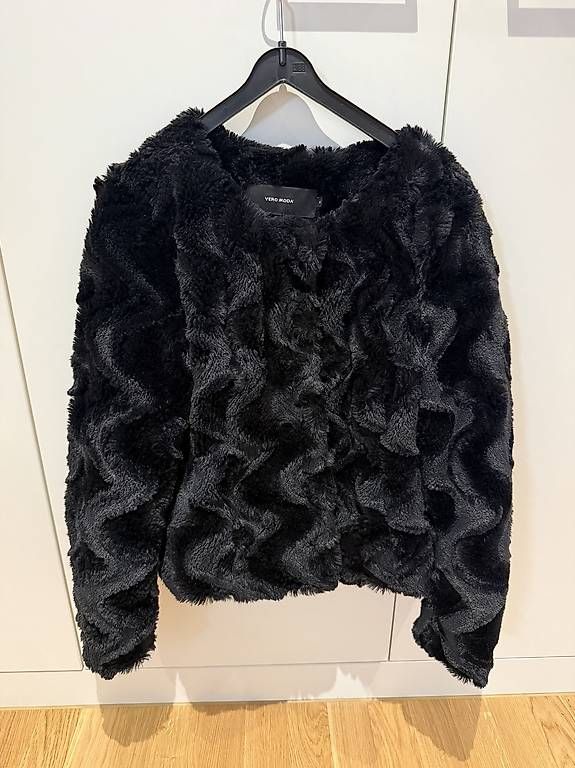 Giacche: Schwarze Jacke – Usato da Aarwangen venduto da ele_bqx8