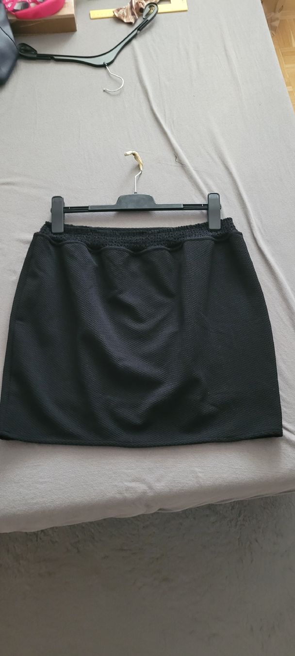 Nafnaf Gonne: Jupe Naf Naf noire texturée, taille  40 /élastique – Nuovo (secondo la descrizione) da Vevey venduto da x_y_f 1