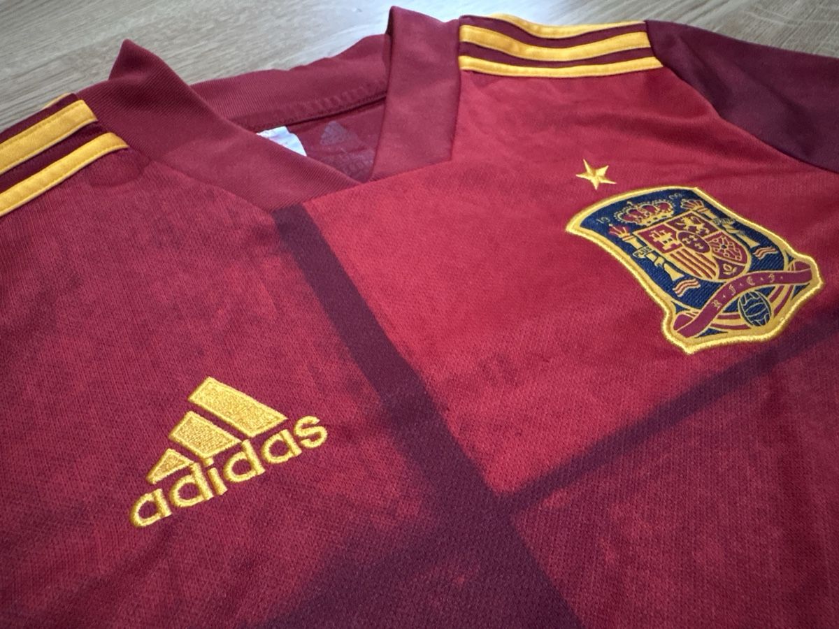 Scarpe, pantaloni & magliette da ginnastica: Maillot Espagne Adidas 2020  – Usato da Neuchâtel venduto da Market_Dematos 1