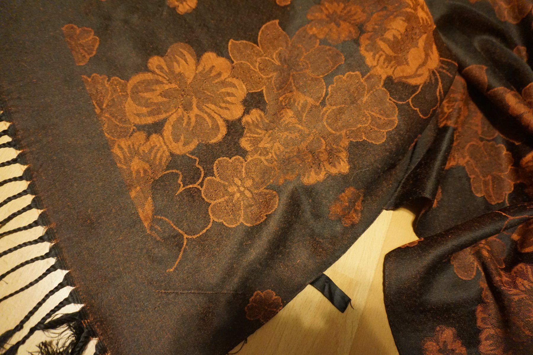 Foulard & Sciarpe: Schal mit Fransen und Blumen Muster – Usato da Zürich venduto da einalemjena 1