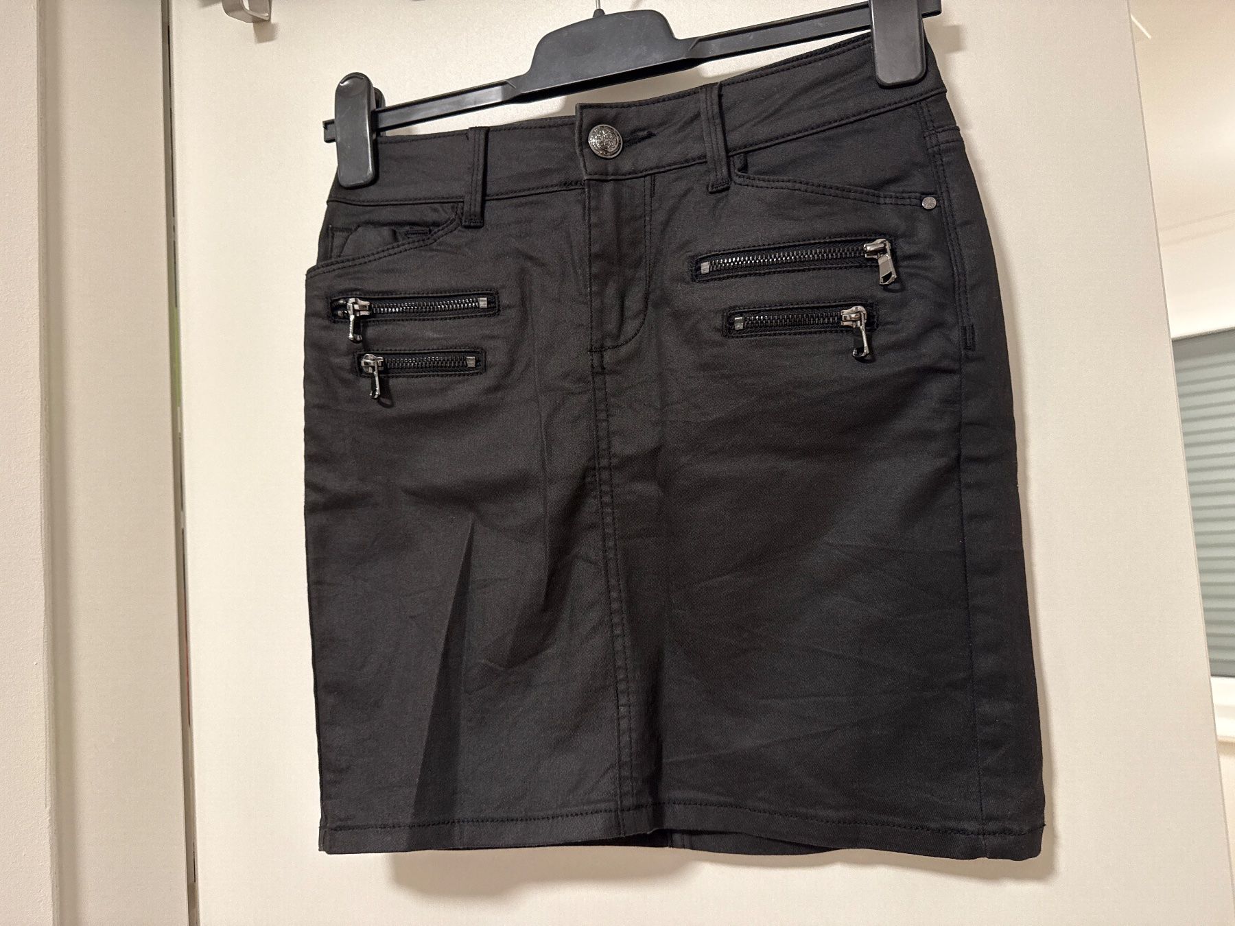 Morgan Gonne: Schwarzer Minirock von Morgan  Gr.34 – Usato da Schönenwerd venduto da d.chiara