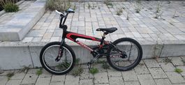 BMX Velo schwarz/rot gute Grösse 20 Zoll