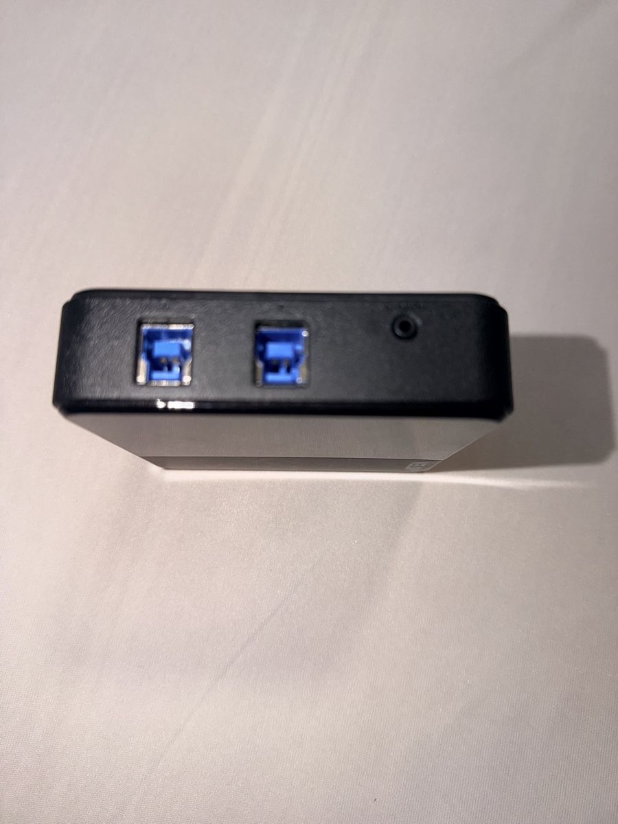Hub & Switch: ATEN US234 2-Port USB 3.0 Peripheral Sharing Device – Usato da Neuchâtel venduto da sui_jcg9 2
