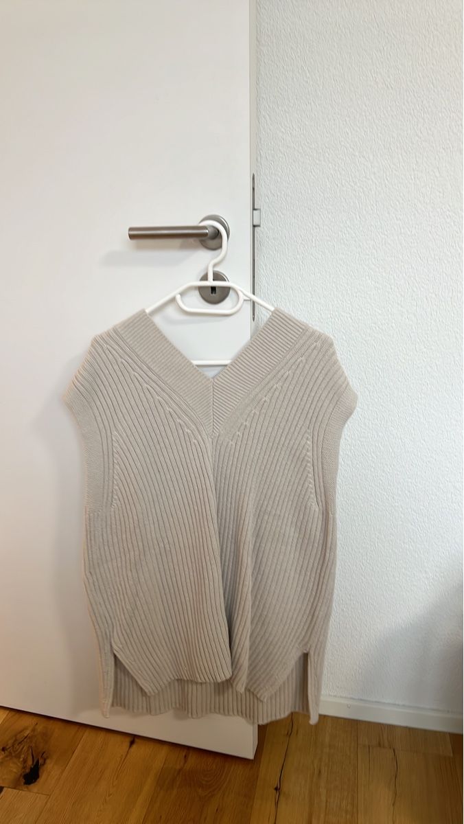 H&M Gilet & Giacche senza maniche: Stylische Strickweste beige Grösse M – Usato da Feldbrunnen venduto da soon-nam