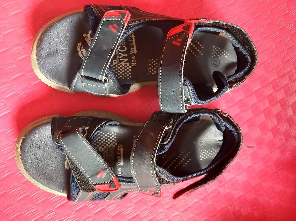 Chaussures garçon: Sandalen Grösse 33 – D'occasion à Disentis/Mustér par malbina83 1