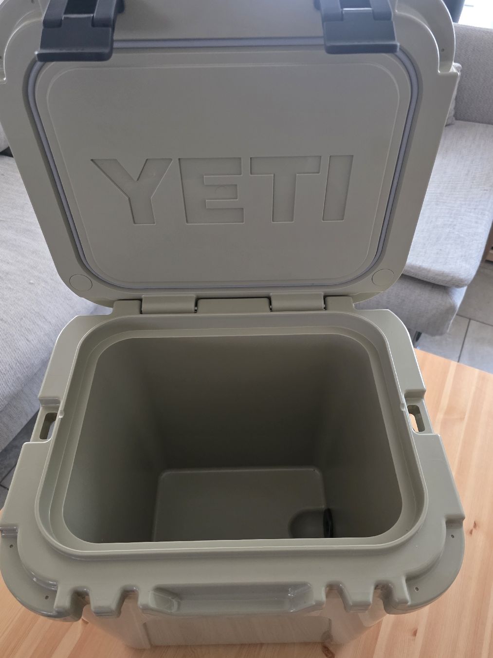 Kühlschränke & Kühlen: Kühlbox YETI Roadie 24 2.0 – Gebraucht aus Zufikon von Mhoedi 2