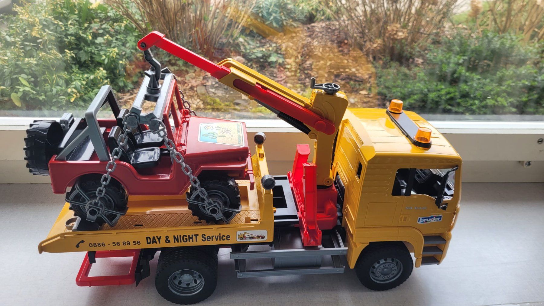 Bruder Giocattoli: Bruder MAN Abschleppwagen mit Jeep, NEU – Nuovo (secondo la descrizione) da Kollbrunn venduto da proxes