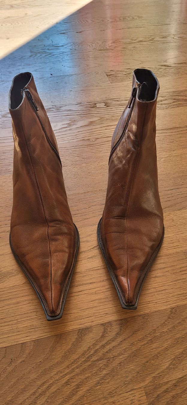 Scarpe da donna: spitze braune Stiefeletten Damen, Gr 40.5, Echtleder – Usato da Sennhof venduto da patrikbi 1
