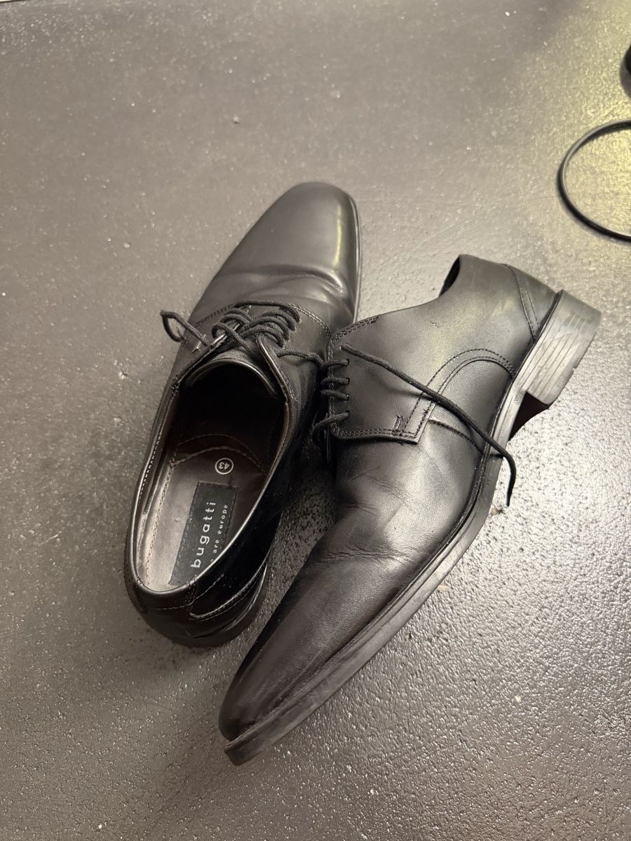 Bugatti Chaussures hommes: Bugatti Anzugsschuhe Gr. 43 – D'occasion à Aarau par bruegglifeld_ole 3