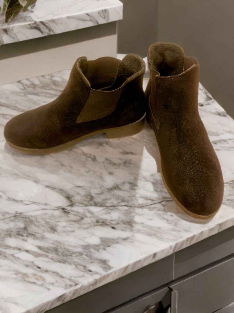 Scarpe da donna: Wildlederimitation Stiefeletten Gr: 39-40 – Usato da Trimbach venduto da Alessia75 2