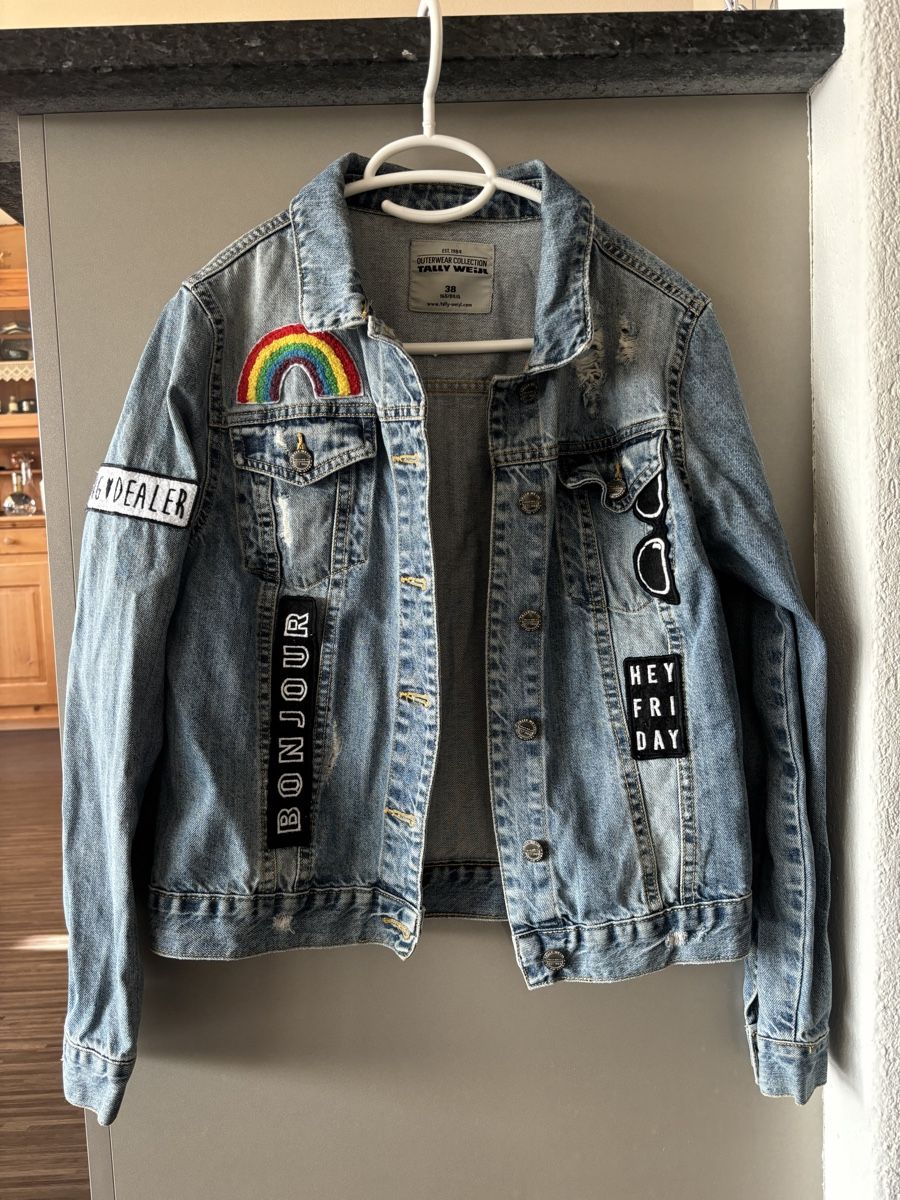 Giacche: Coole Jeansjacke mit Patches, Grösse 38 – Usato da Sumiswald venduto da fid_v269