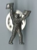 Mann mit Fahnen Pin