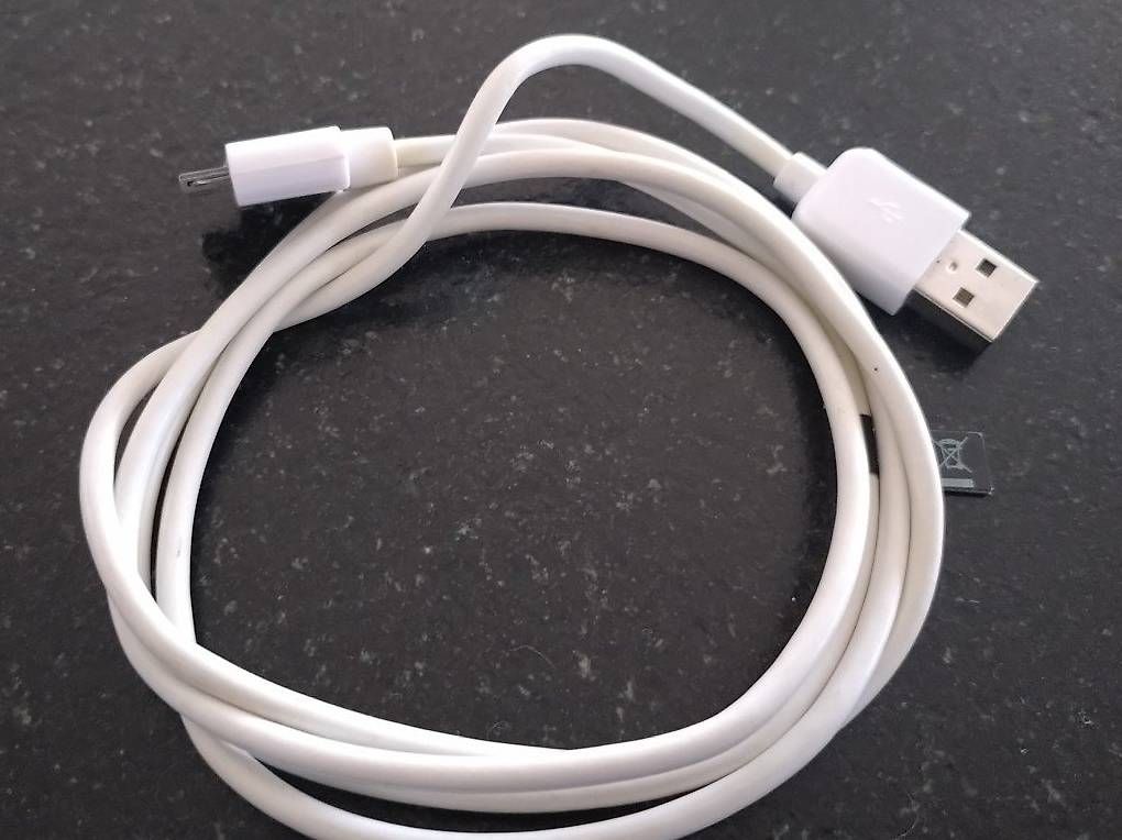 Apple Cavi: Câble Apple USB vers connecteur 30-pin – Usato da Froideville venduto da Sergio80 1
