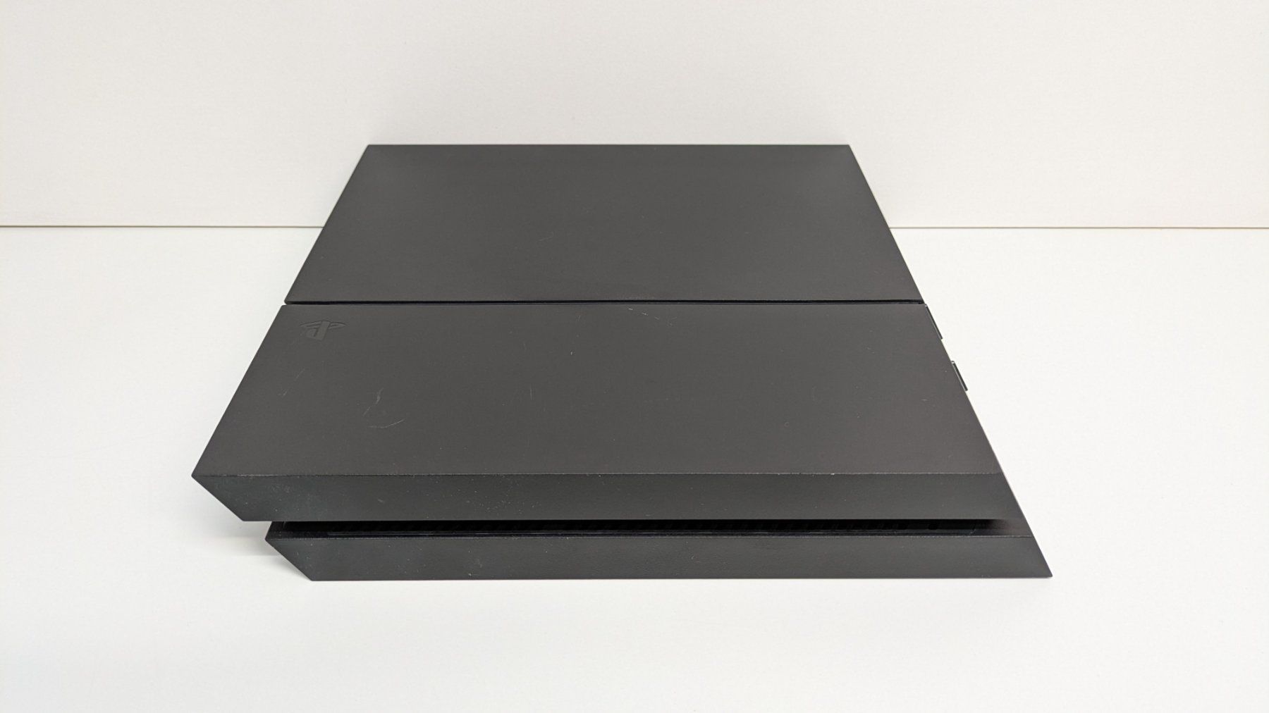 Sony Console: PlayStation 4 mit Controller und GTA V – Usato da Menziken venduto da mame18 7