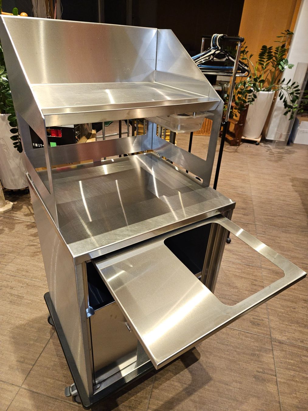 Carrelli di servizio: Abräumstation Gastro Megaplus.ch Cleary Servicewagen – Usato da Morschach venduto da Hanswi 2