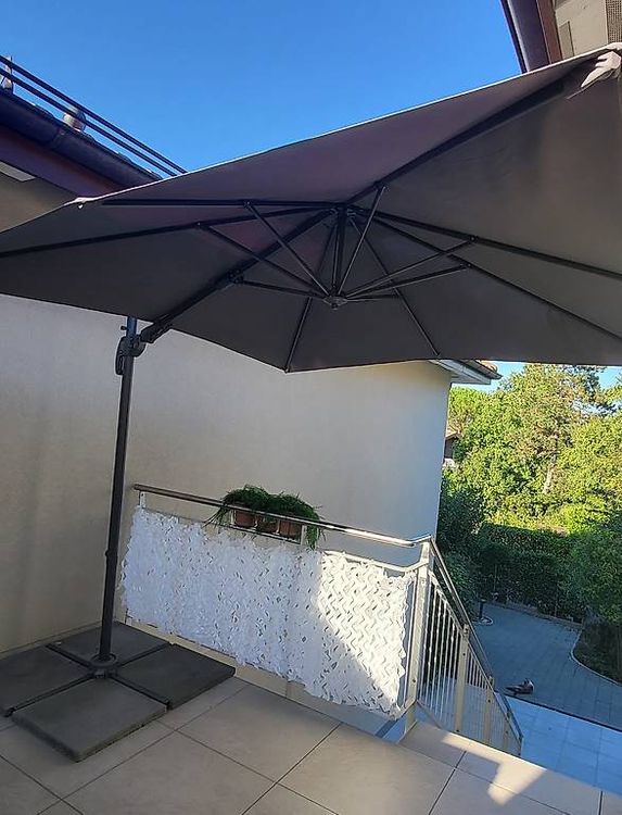 Parasol March Occasion