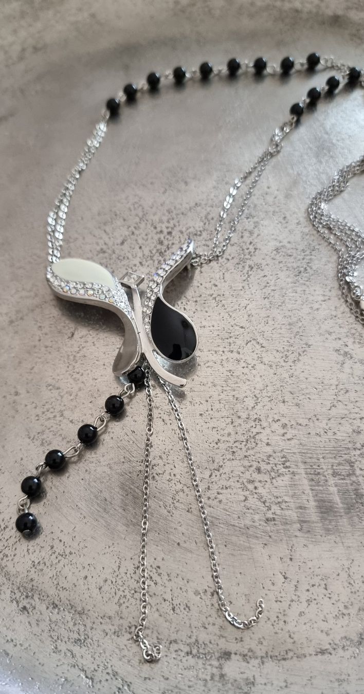 Ketten: Kette ,versilbert. Swarovski  Kristallen – Neu und originalverpackt aus Frauenfeld von Bleeddragon 1