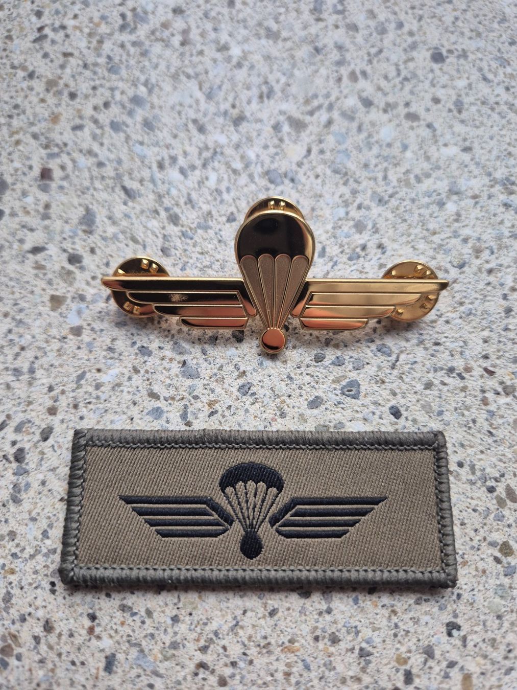 Schweizer Armee Placchette & Badge: Original Fallschirmaufklärer Set A&B Schweizer Luftwaffe*** – Nuovo (secondo la descrizione) da Riedholz venduto da fr_sIruP