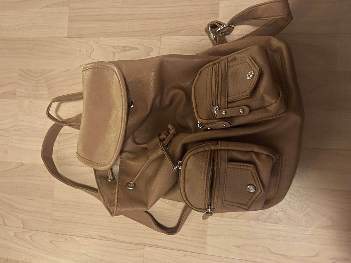 Zaini: Schicker Rucksack mit vielen Taschen – Usato da Thun venduto da ElleChanel