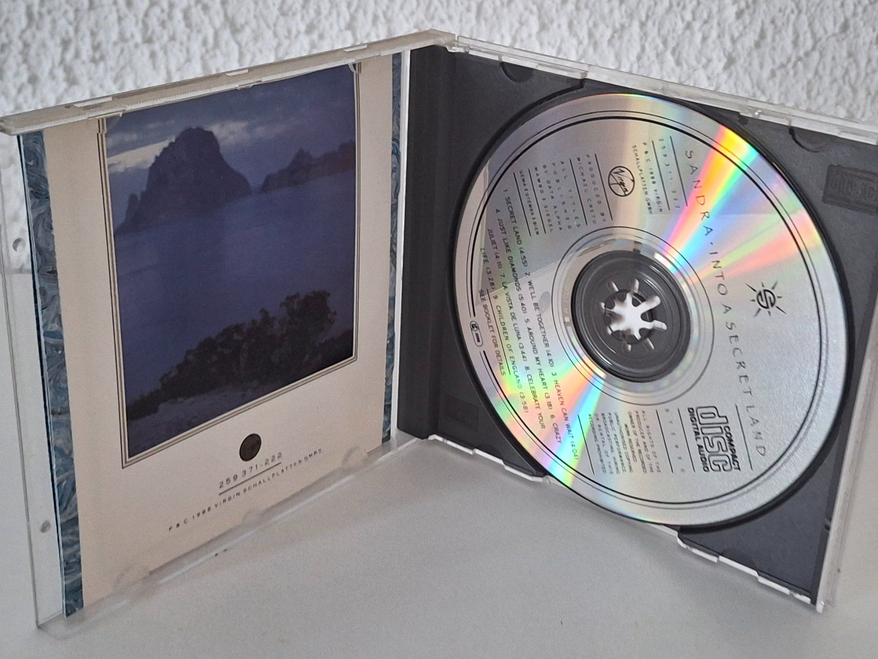 CDs: CD Sandra - Into a Secret Land – Gebraucht aus Aarberg von Jackup1 2
