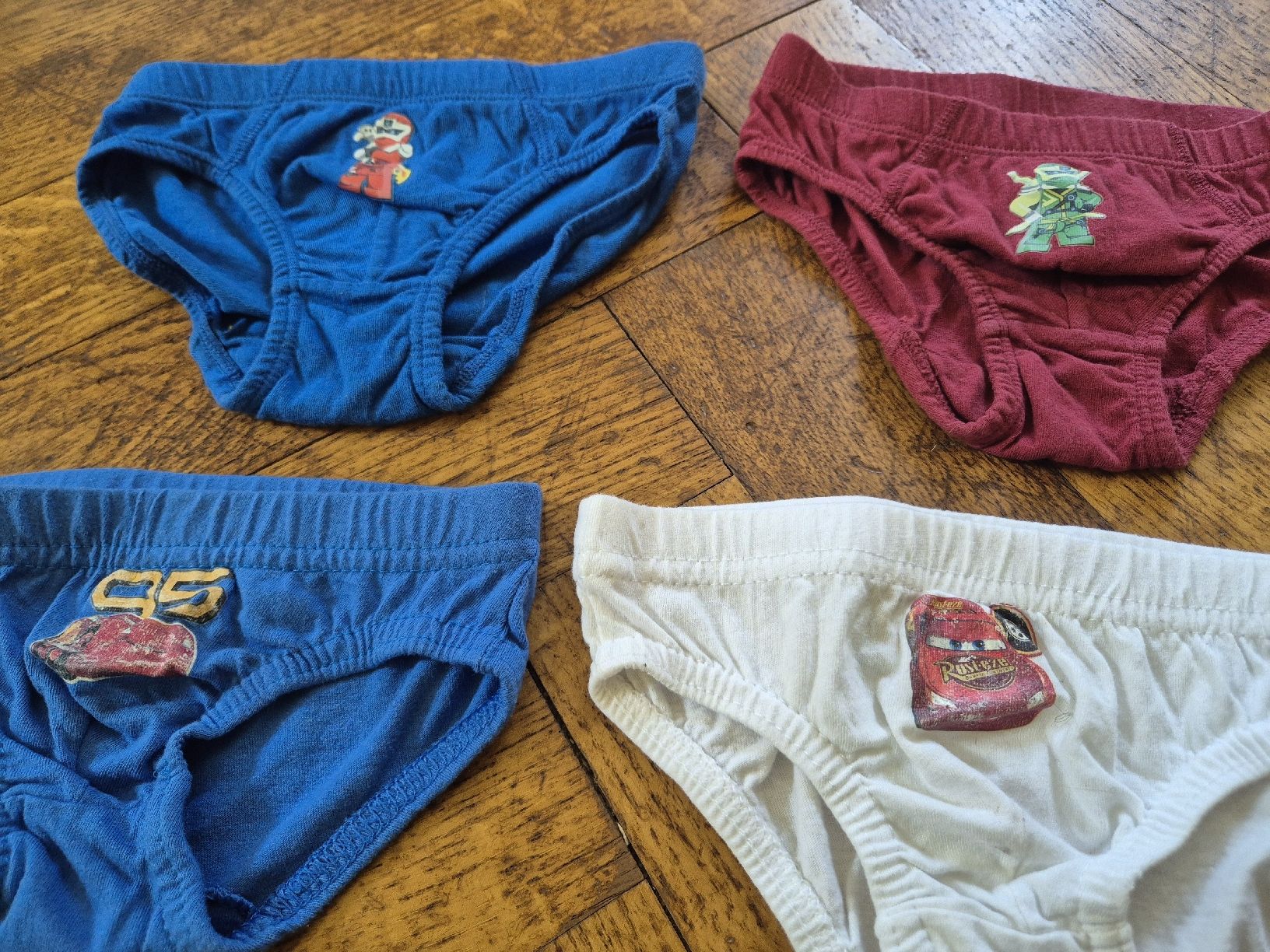 Lotti & Set di vestiti: Lot de 9 culottes enfant taille 92 – Usato da Yverdon-les-Bains venduto da somiou 3