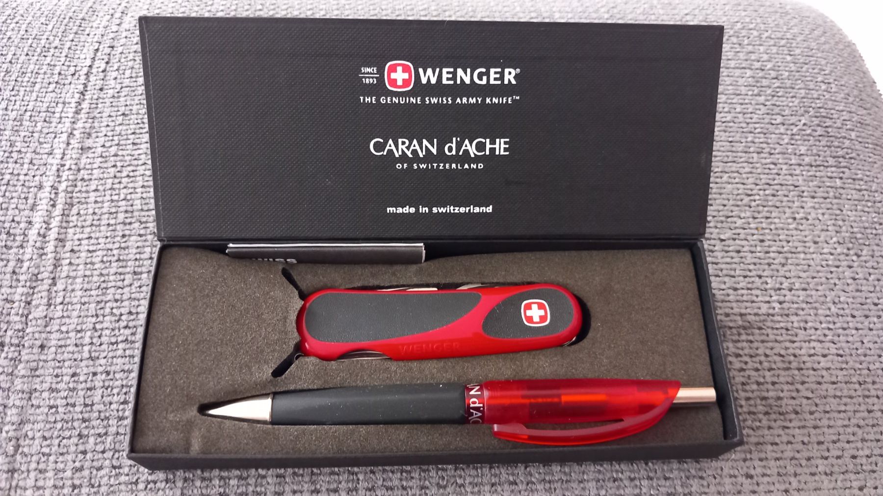Wenger Coltelli tascabile: Set Caran d'Ache et couteau Wenger – Nuovo e nell'imballaggio originale da Monthey venduto da Faragon