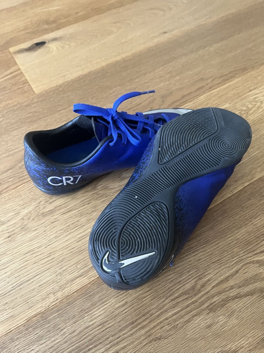 Nike Schuhe für Jungen: Fussballschuhe - 3 Paar  – Gebraucht aus Egg b. Zürich von Camila80 3