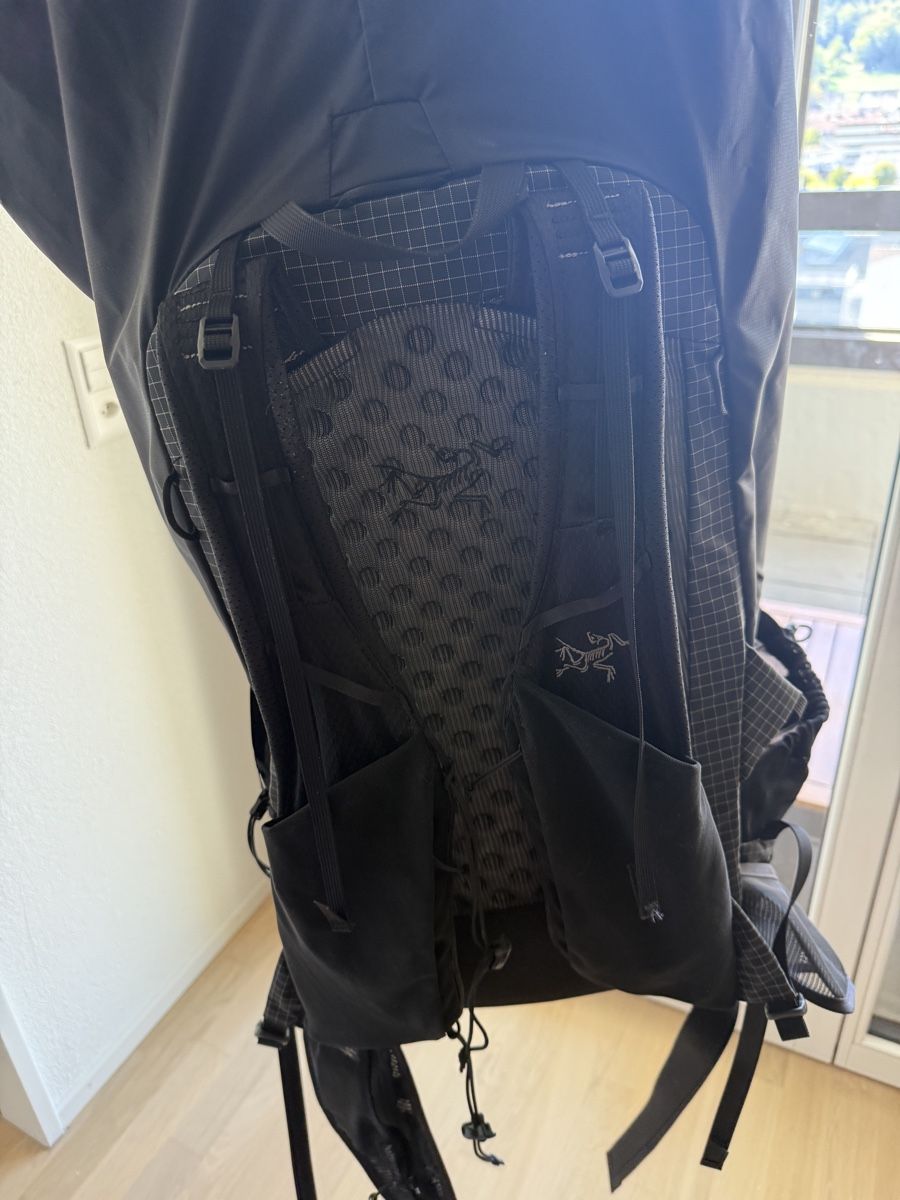 Arcteryx Zaini: Arcteryx Aerios 35L Backpack – Nuovo (secondo la descrizione) da St. Gallen venduto da kst_7685 3
