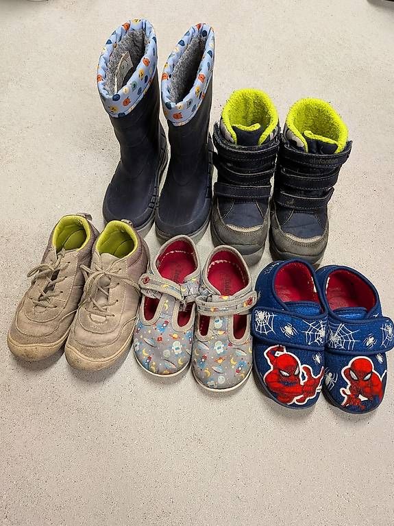 Scarpe per ragazzi: Jungen Schuhe Gr. 25 – Usato da Aesch BL venduto da NadiaE02