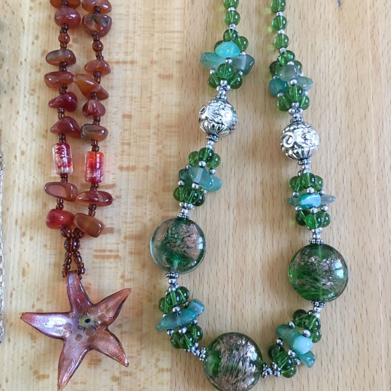Ketten: Modeschmuck 3 Ketten und eine Brosche, – Gebraucht aus Bern von antigua13 2