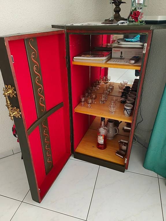 Allestimento di negozi e stand fieristici: Eck-Bar mit Tyffanylampe – Usato da Luzern venduto da dany2007 3