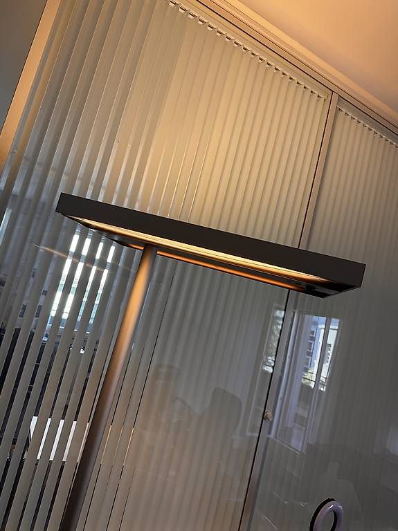 Lampade: Grosse Stehlampe mit Bewegungssensor – Usato da Zürich venduto da bryananthony 1