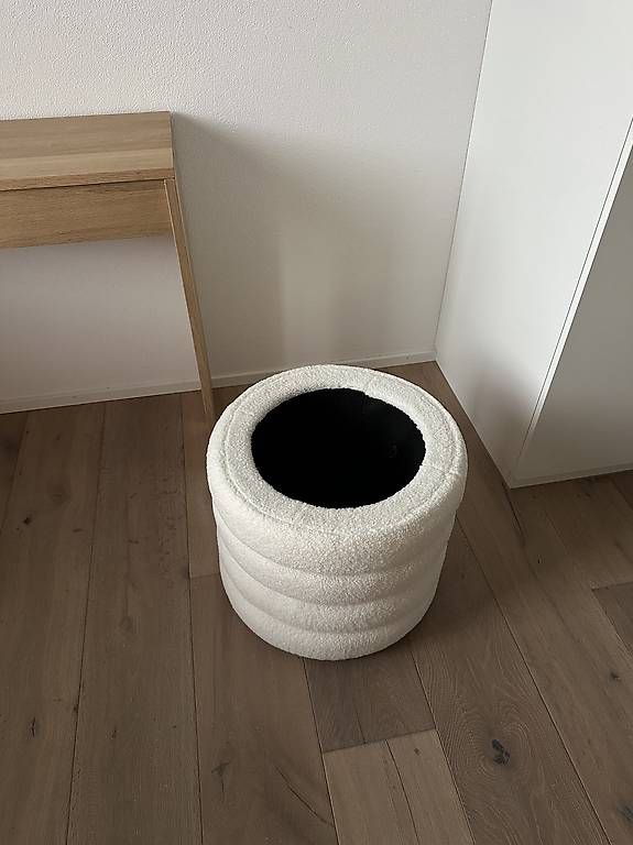 Sgabelli: Weißer Pouf mit Aufbewahrungsfunktion – Usato da Küssnacht am Rigi venduto da cei_78bz 1