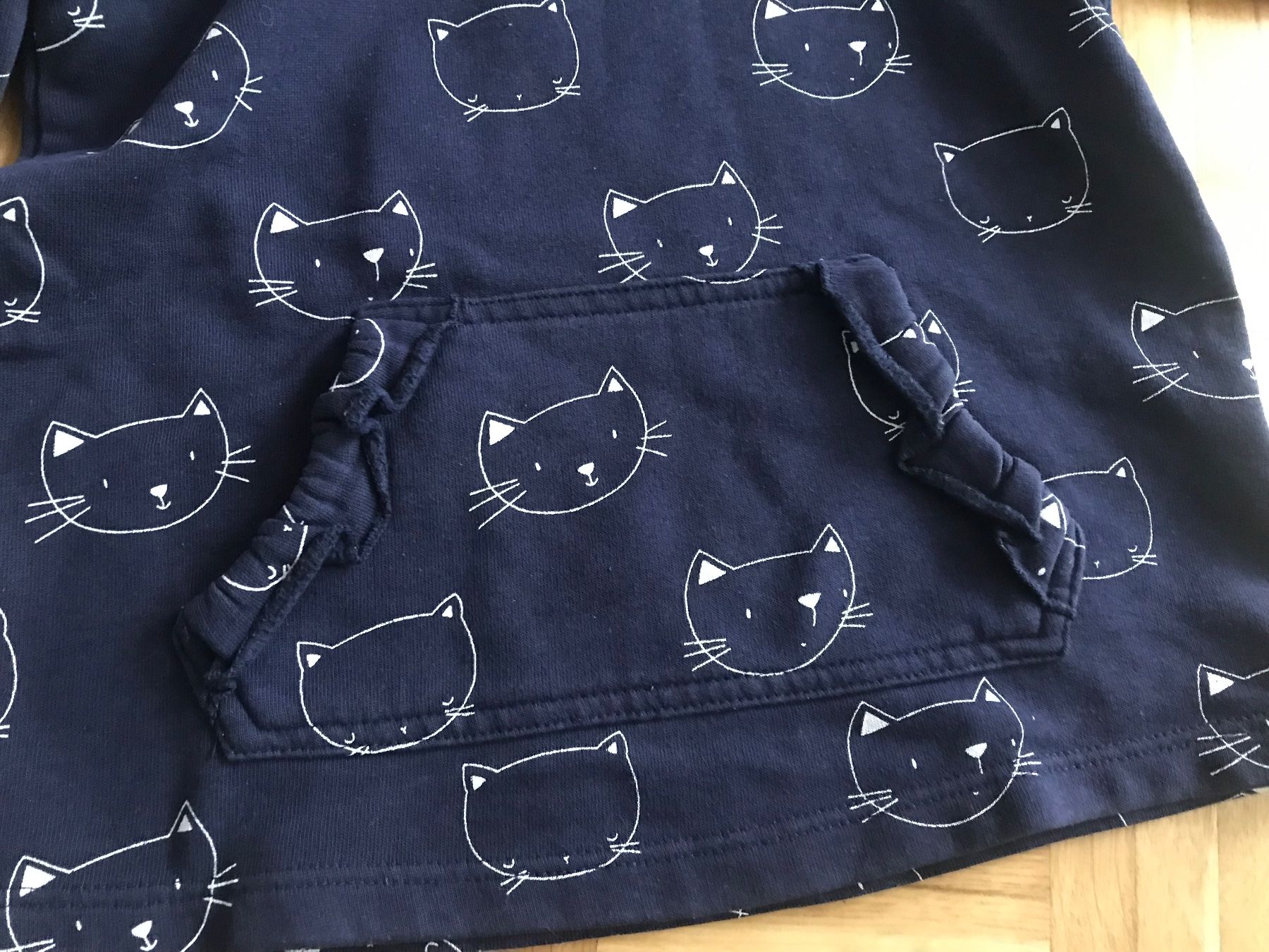 Pullover & Sweatshirts: Kapuzen Pullover mit Katzen von Topolino Grösse 116 – Gebraucht aus Emmenbrücke von Hathor123 6