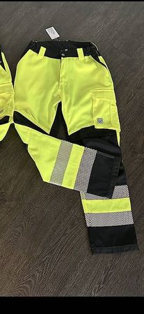 Neu: ArbeitswarnschutzHosen