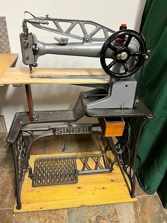 Macchine da cucire: Industrienähmaschine SINGER – Usato da Zuckenriet venduto da Bankiva