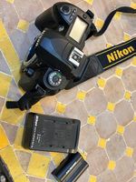 Nikon D70s con Nikon 18-70mm DX + caricatore e accessori