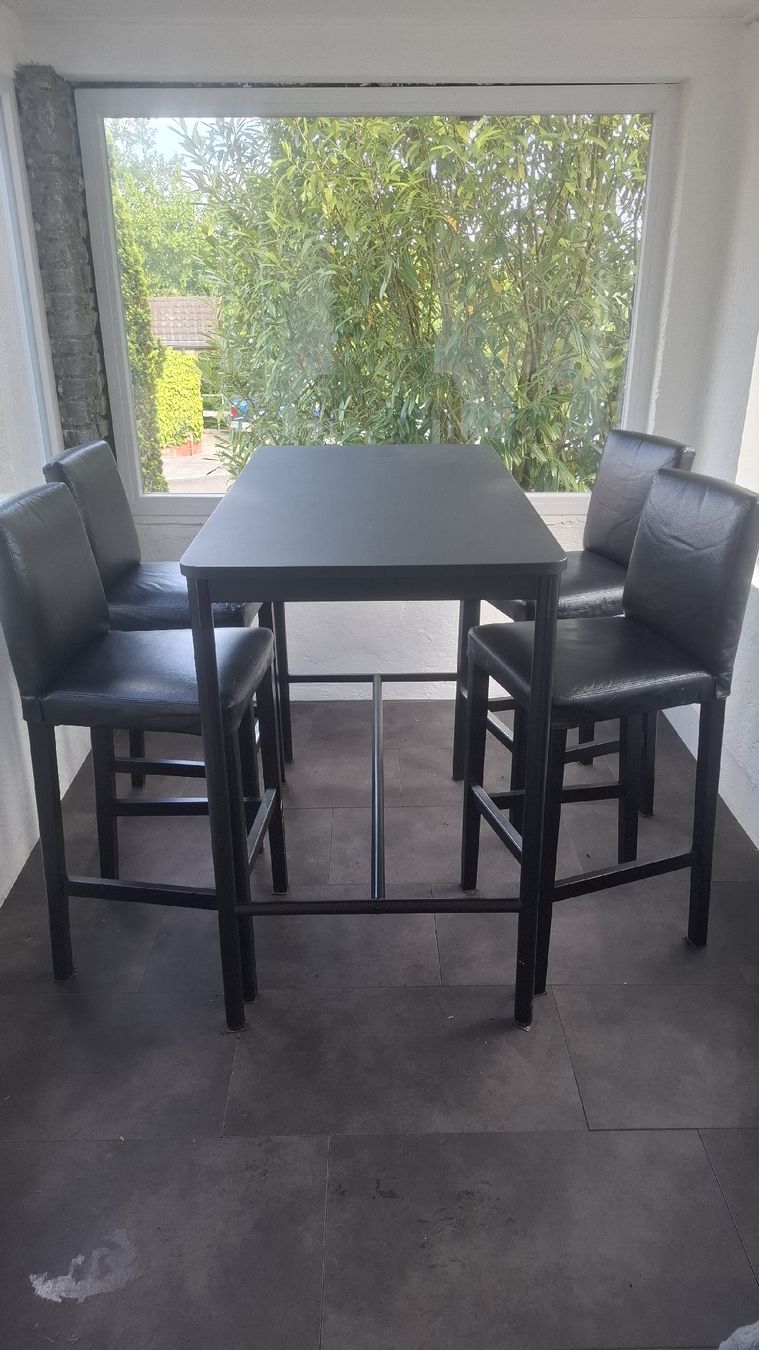 Set di tavolo e panche: Stehtisch inkl. Stühle – Usato da Döttingen venduto da GCSCupertino